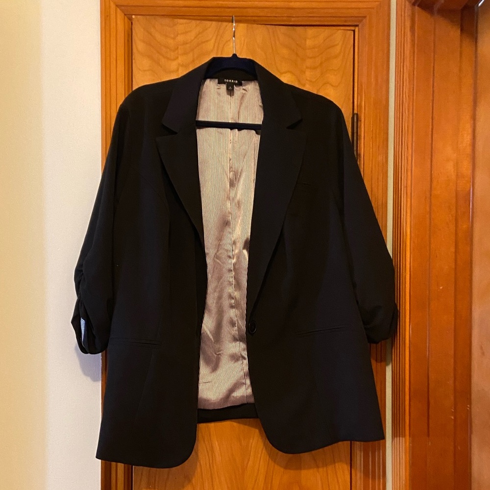 Torrid NWOT 3x black blazer